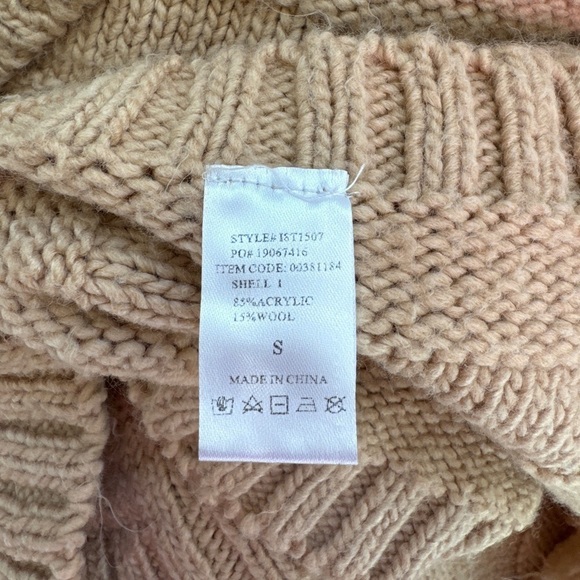 Forever 21 Wool Blend Camel Knit Women’s Poncho (S) - Picture 8 of 8